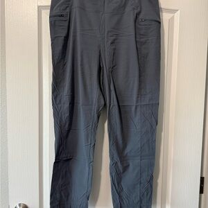 Mountain Hardwear Woman’s Dynama ankle pants. Charcoal. XL. 26 inch inseam.